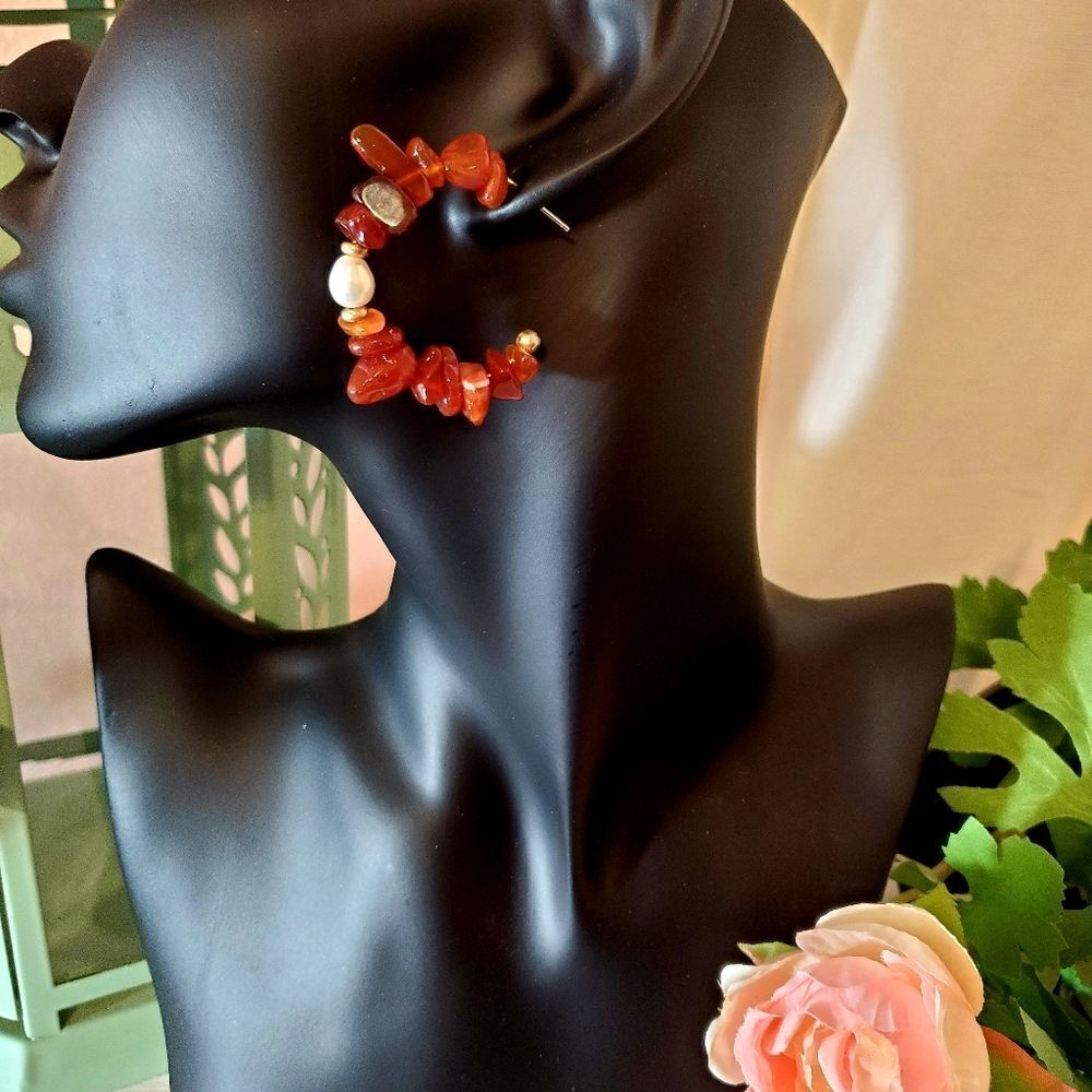 𝅺pearl and Rusty Red Carnelian Chip Hoop Earrings